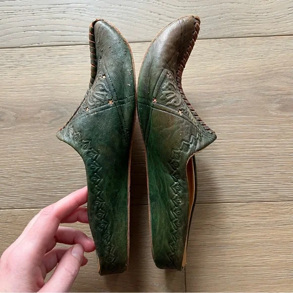 Handmade Green Leather Flats - Picture 2 of 5